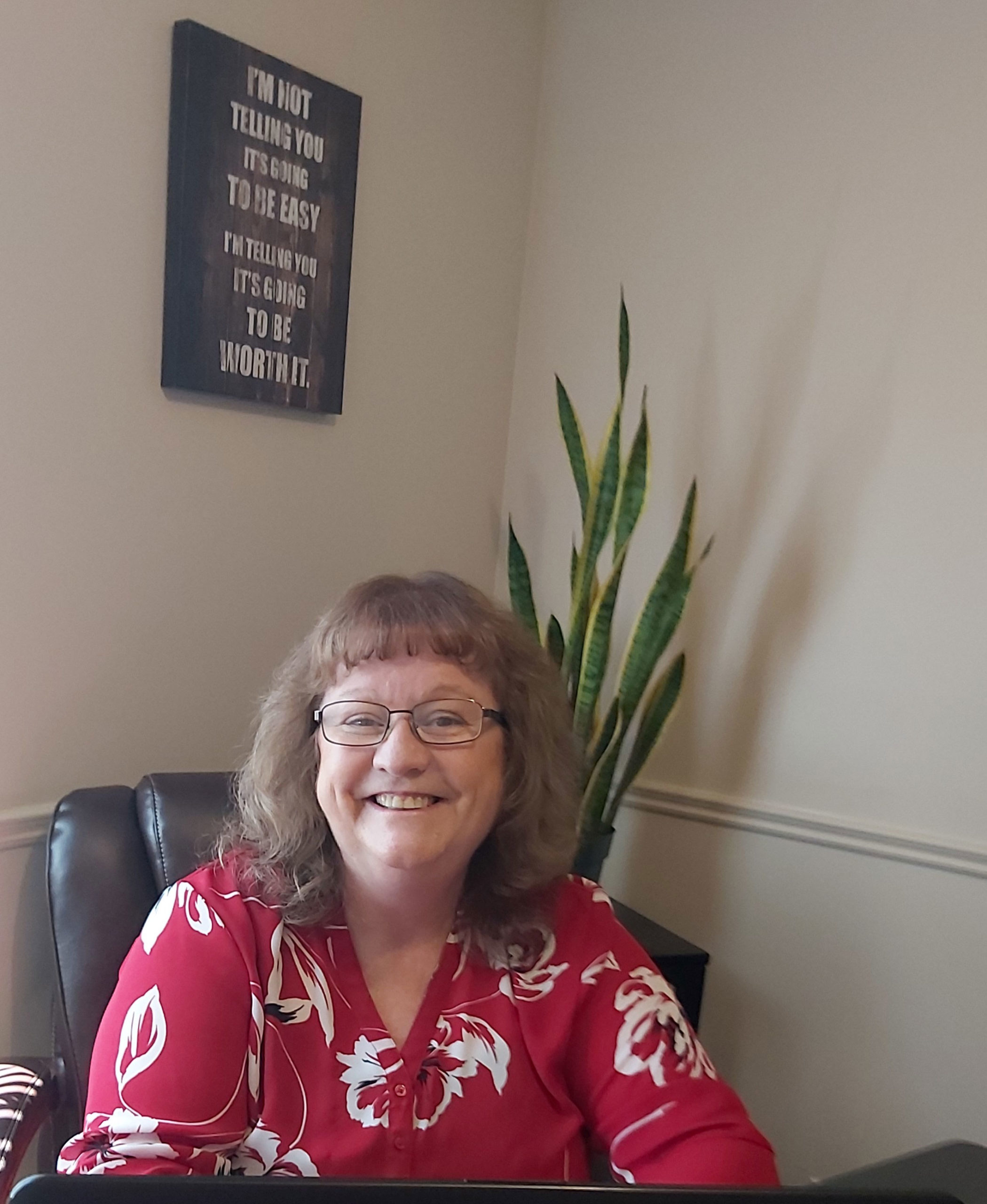 Elaine-at-deskforwebsite